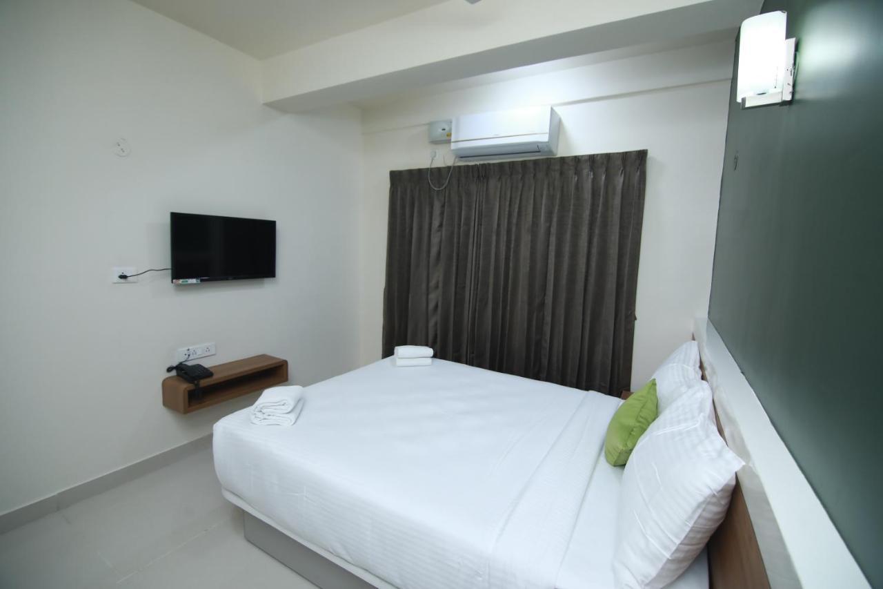 Hotel Royal Blooms Bangalore Eksteriør billede