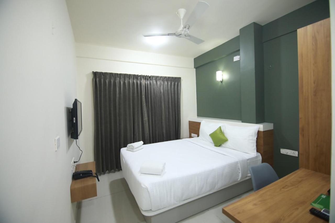 Hotel Royal Blooms Bangalore Eksteriør billede