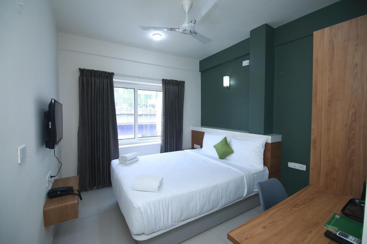Hotel Royal Blooms Bangalore Eksteriør billede