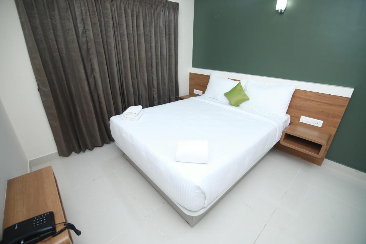 Hotel Royal Blooms Bangalore Eksteriør billede