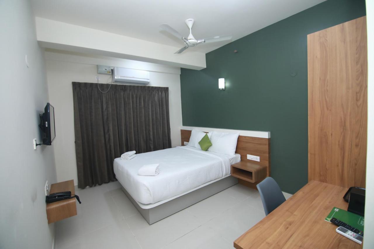 Hotel Royal Blooms Bangalore Eksteriør billede